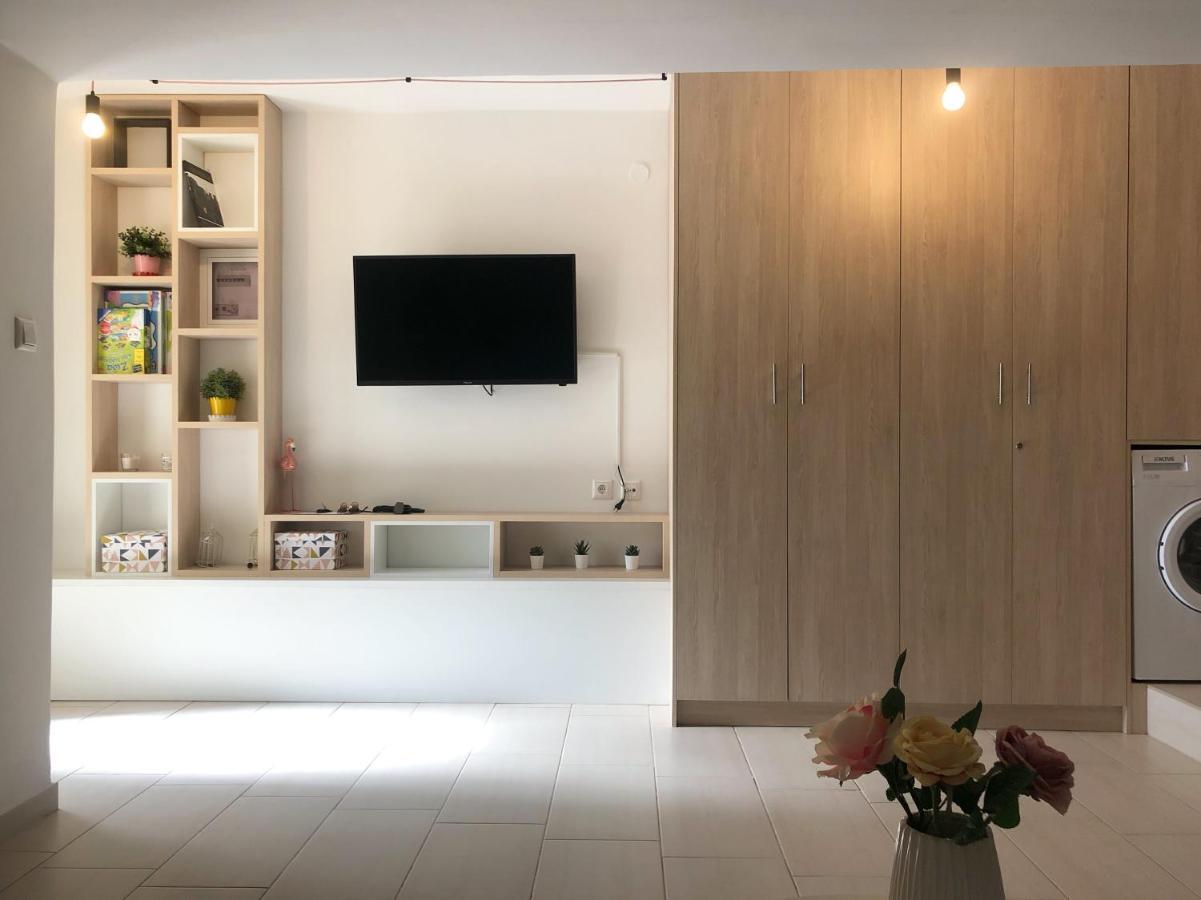 Orfeas Suite Néa Péramos Exterior foto