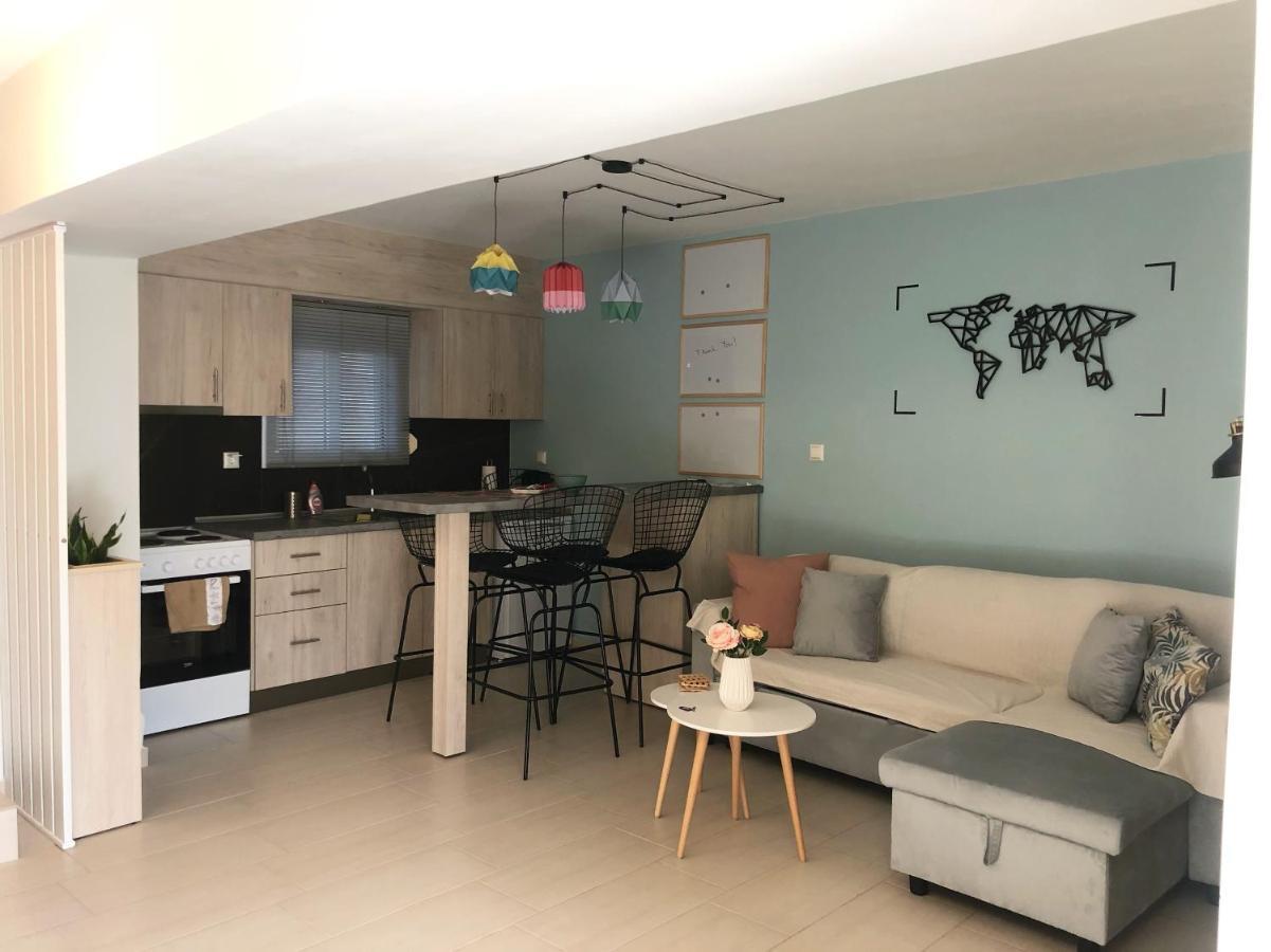 Orfeas Suite Néa Péramos Exterior foto